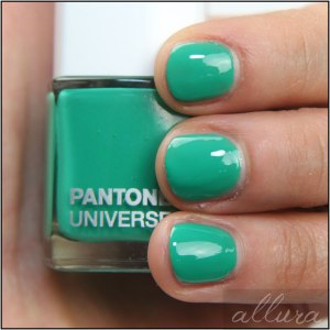 Sephora-+-Pantone-Emerald-Color-Charged-Graphic-Lacquer-in-Emerald-Swatch-Applied-2